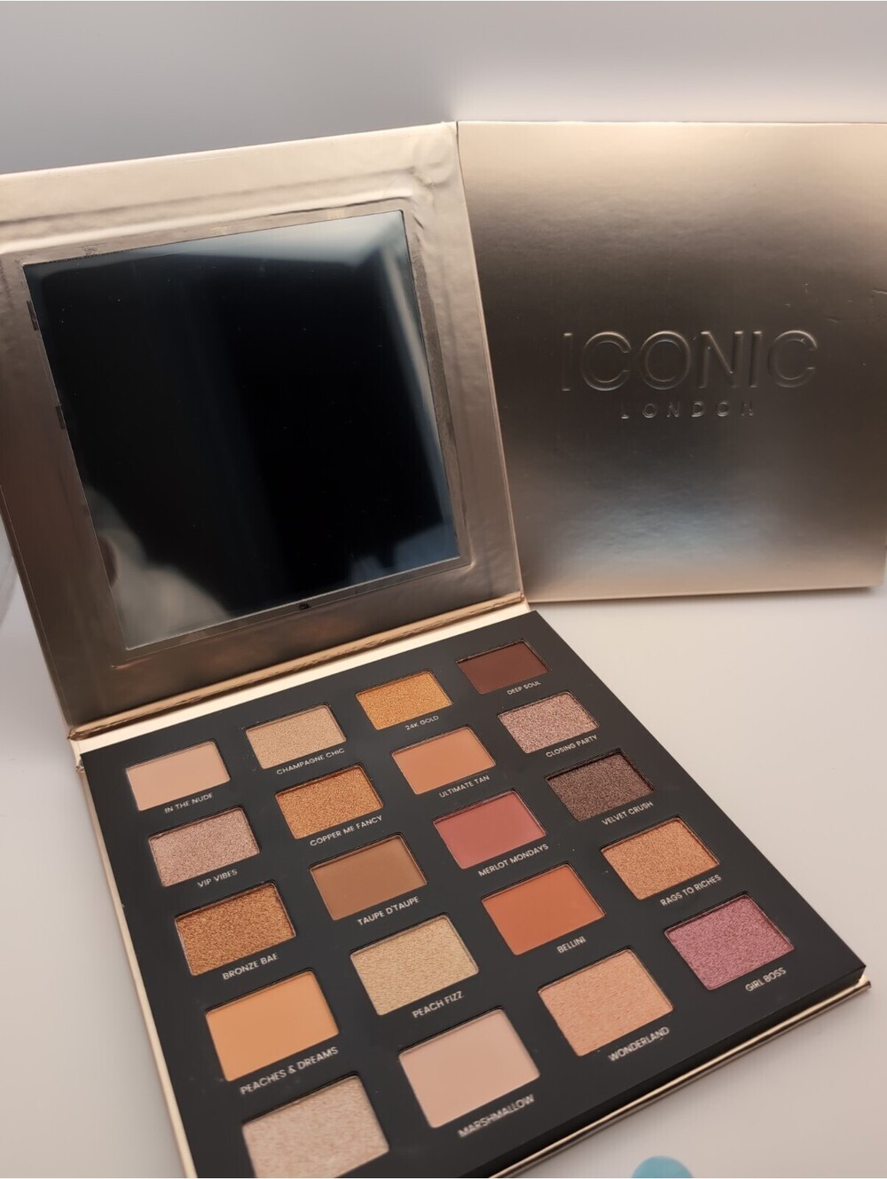 ICONIC London Day to Slay Eyeshadow Palette 20 Shades Pink, Peach, Bronze, Gold